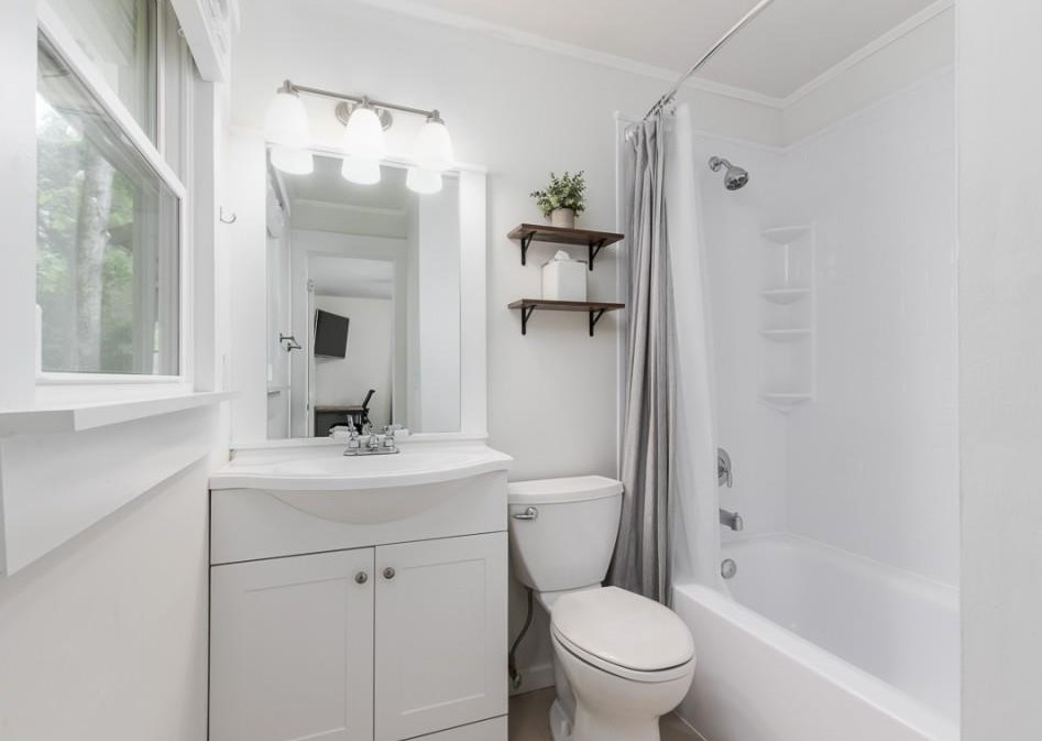 1847 Ravenwood Way, Atlanta GA  30329-2722 exterior