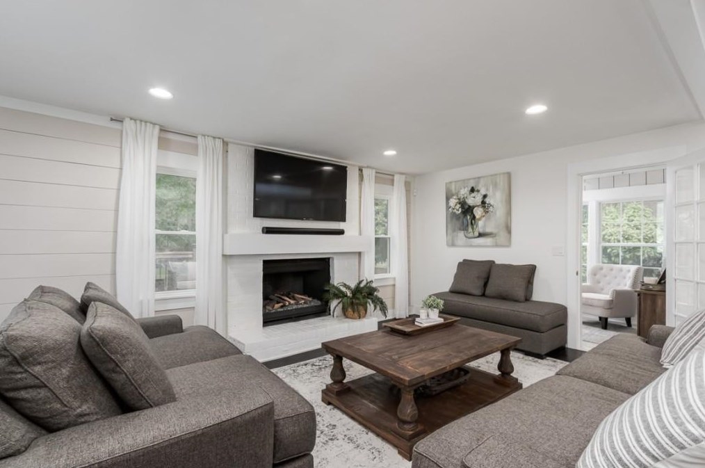 1847 Ravenwood Way, Atlanta GA  30329-2722 exterior