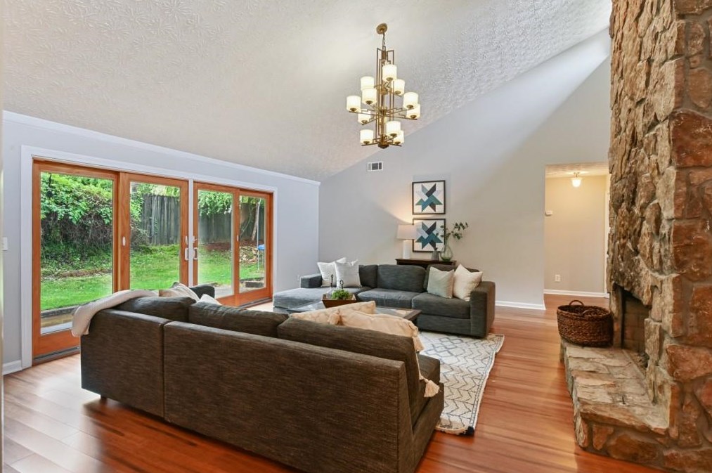 9127 Branch Valley Way, Roswell, GA 30076-3384