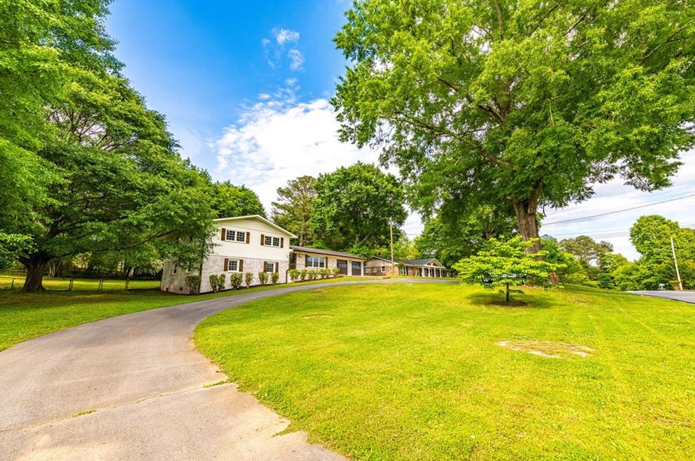 104 Ivy Ln, Calhoun, GA 30701-1752