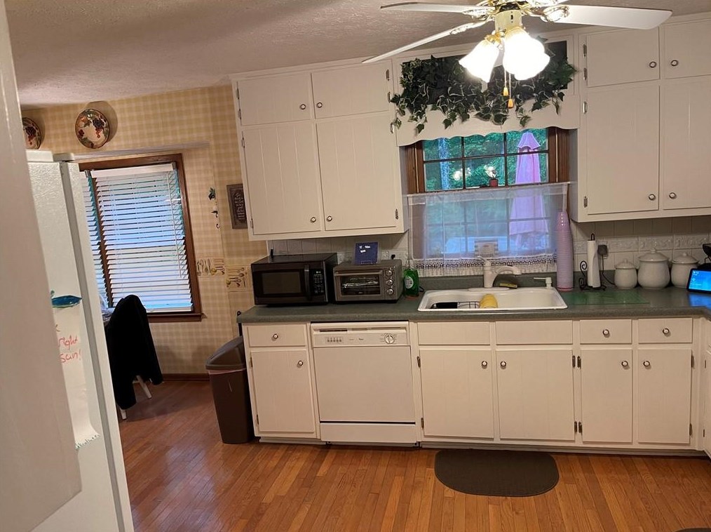 92 Fair Oaks Dr Se, Conyers, GA 30094