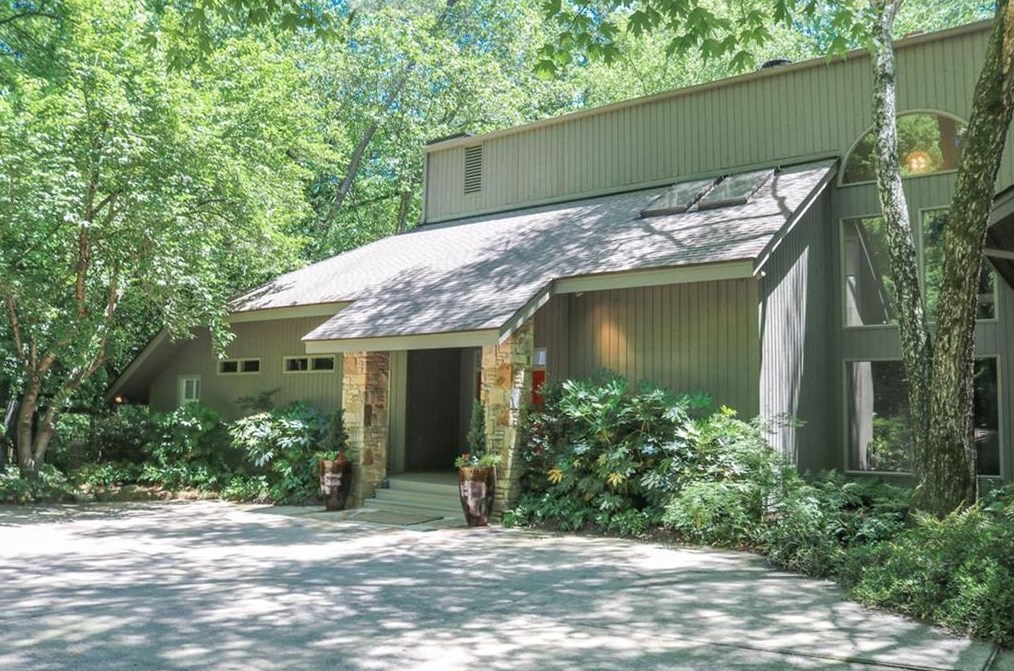 27 Wesley Rdg, Atlanta GA  30327-2042 exterior