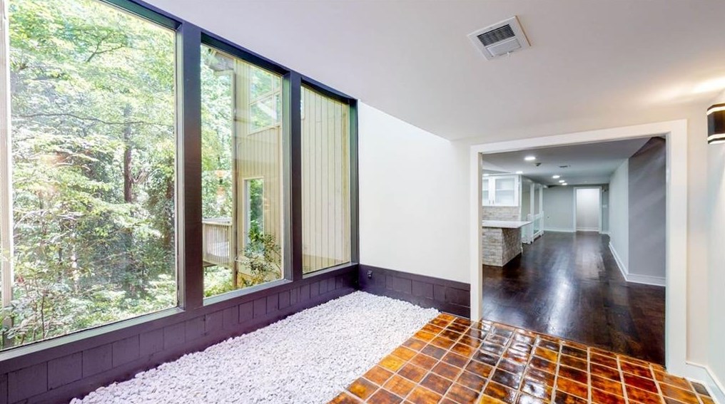 27 Wesley Rdg, Atlanta GA  30327-2042 exterior