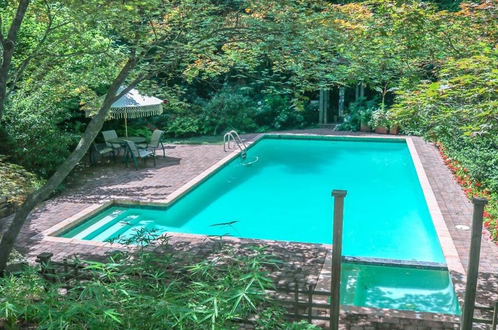 27 Wesley Rdg, Atlanta GA  30327-2042 exterior