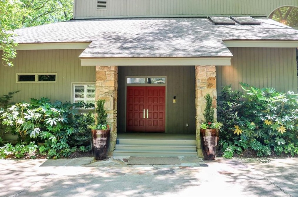 27 Wesley Rdg, Atlanta, GA 30327-2042