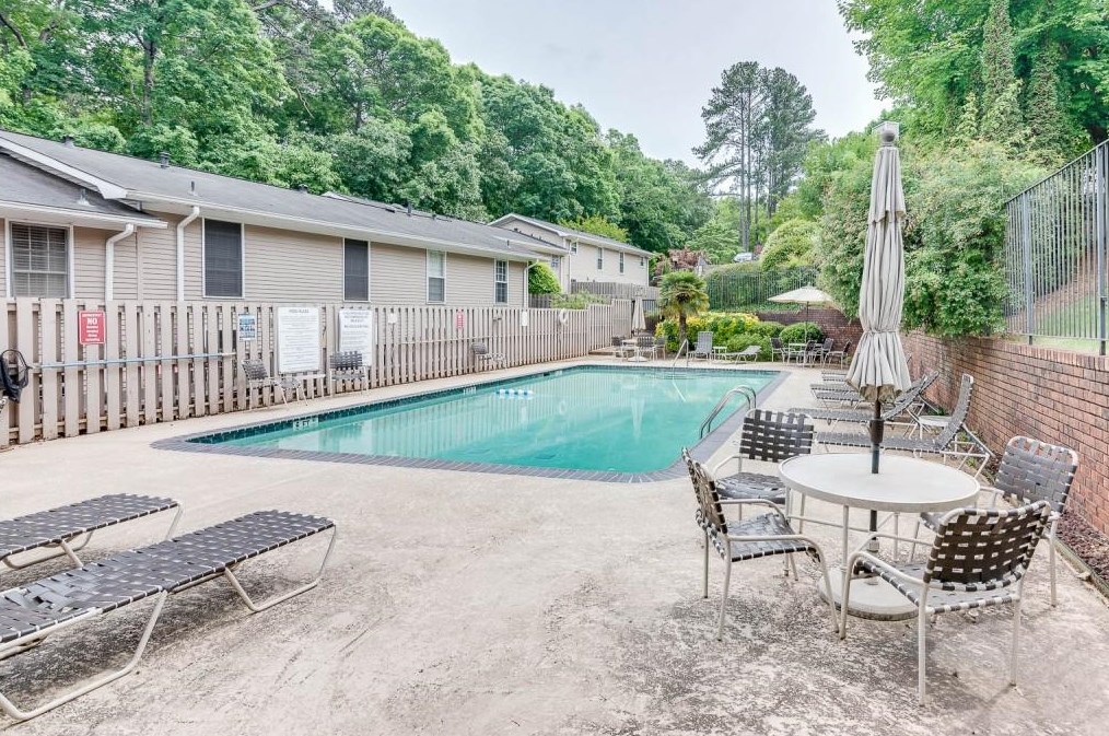 1100 Moorestown Cir, Decatur GA  30033-2733 exterior