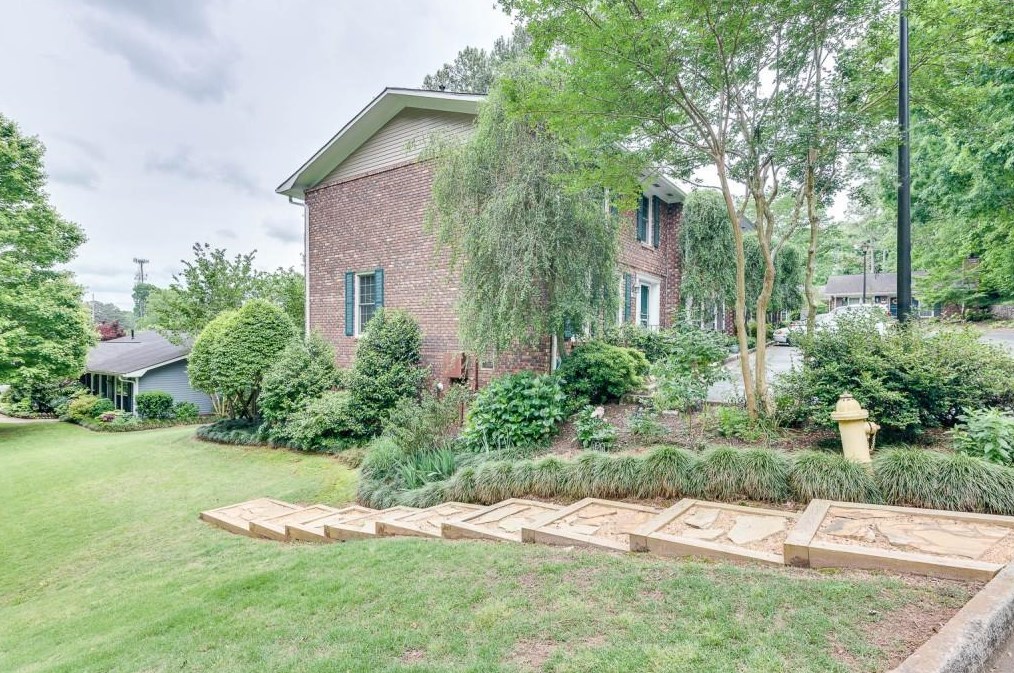 1100 Moorestown Cir, Decatur GA  30033-2733 exterior