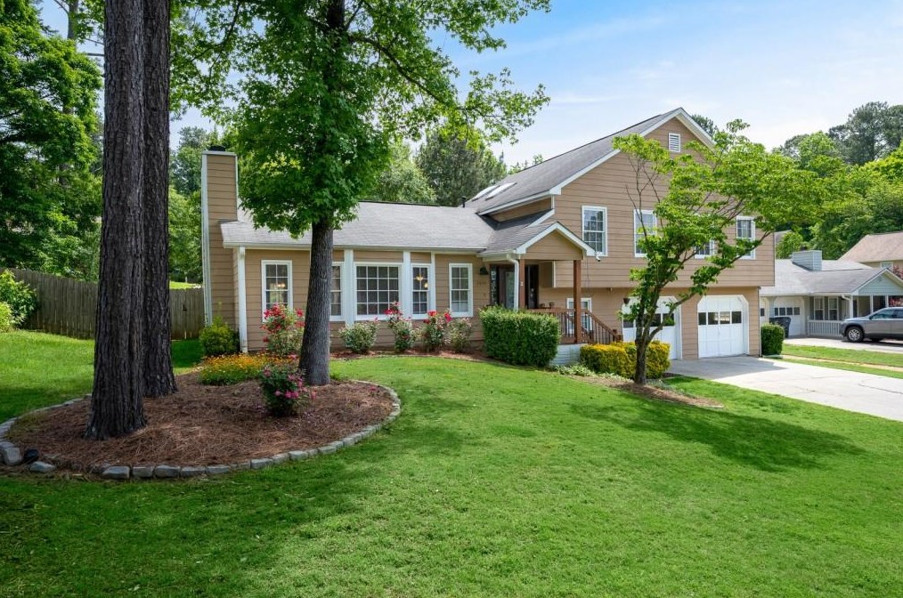 5049 Shelley Ln, Buford, GA 30518