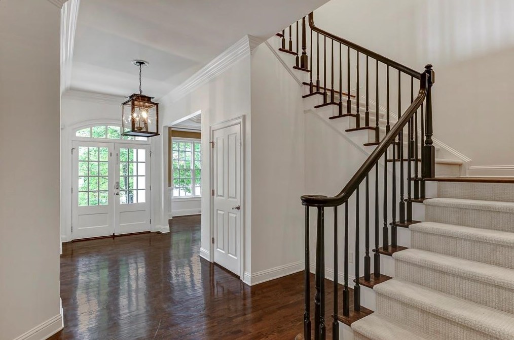 3176 Windsor Lake Dr, Atlanta GA  30319-2372 exterior
