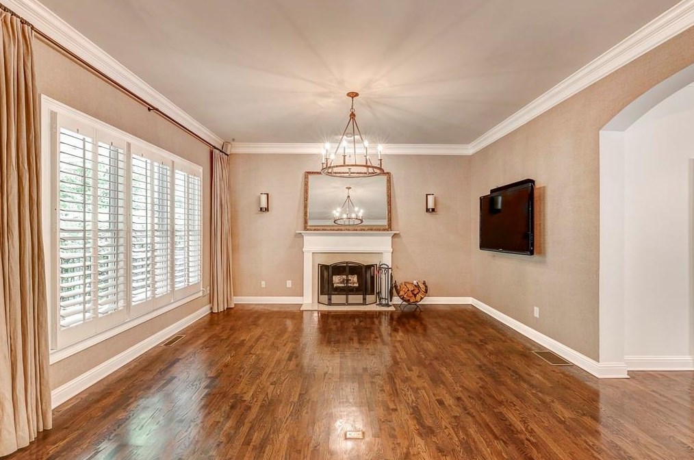 3176 Windsor Lake Dr, Atlanta GA  30319-2372 exterior