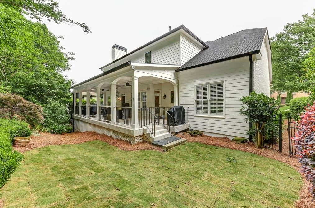 3176 Windsor Lake Dr, Atlanta GA  30319-2372 exterior