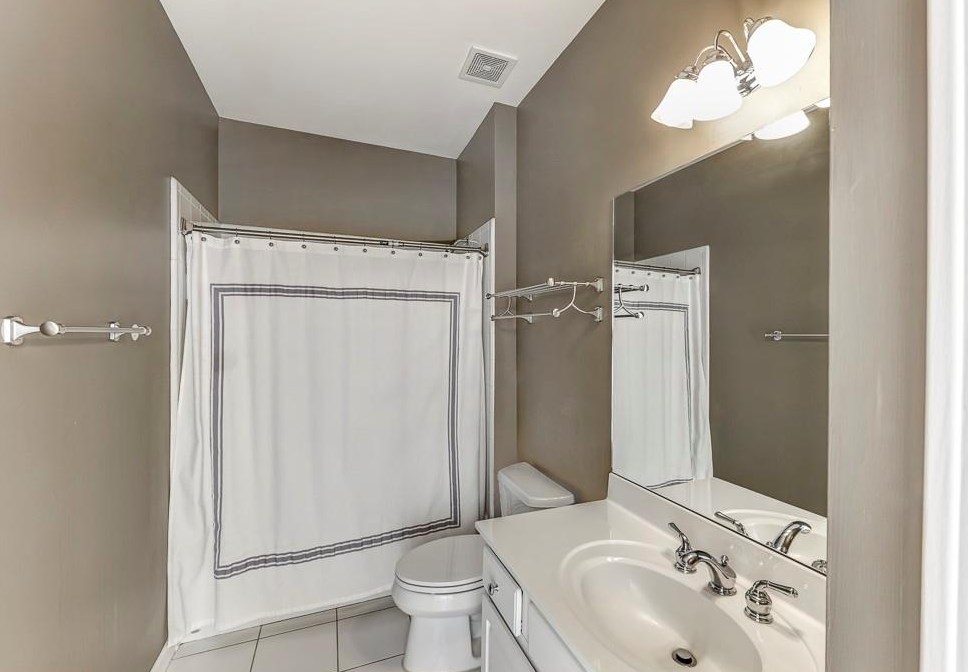 3176 Windsor Lake Dr, Atlanta GA  30319-2372 exterior