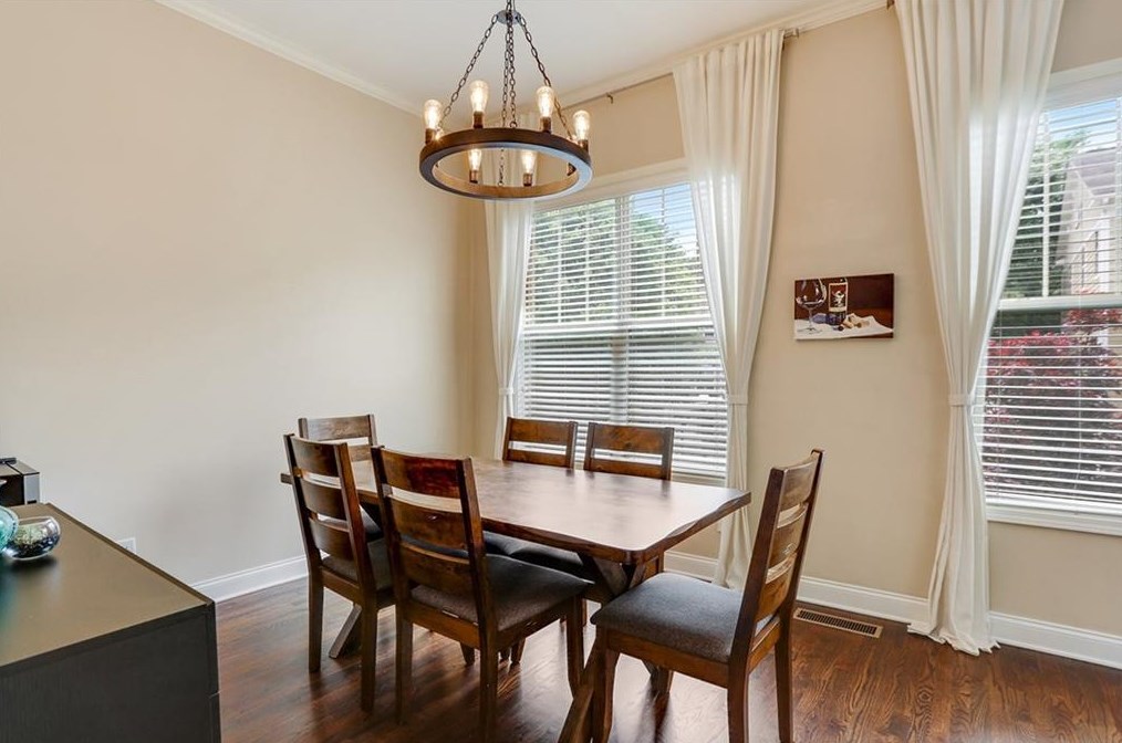 1933 Sterling Oaks Cir, Atlanta, GA 30319-4129