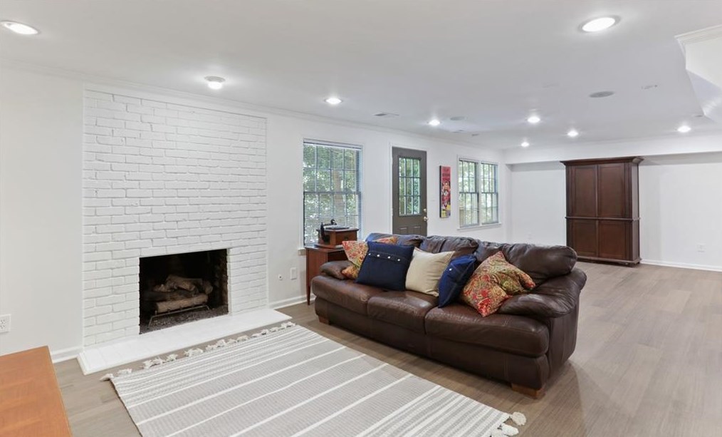 6278 Mtn Brk Way, Atlanta GA  30328-3611 exterior