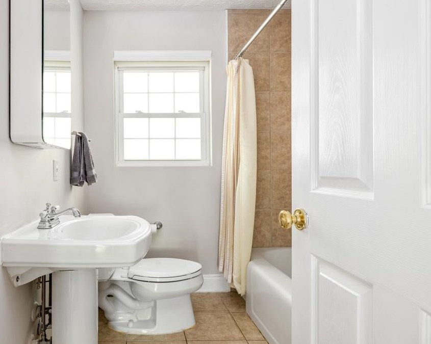 2236 Desmond Dr, Decatur GA  30033-4742 exterior