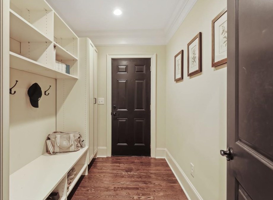 4805 Northway Dr, Atlanta GA  30342-2425 exterior