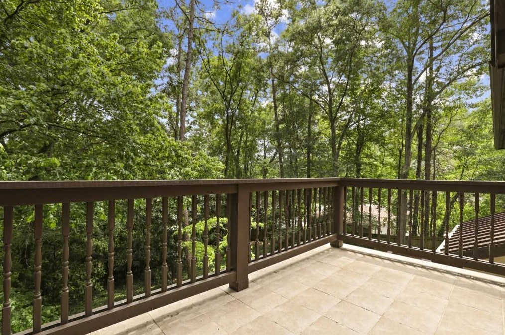 4805 Northway Dr, Atlanta GA  30342-2425 exterior