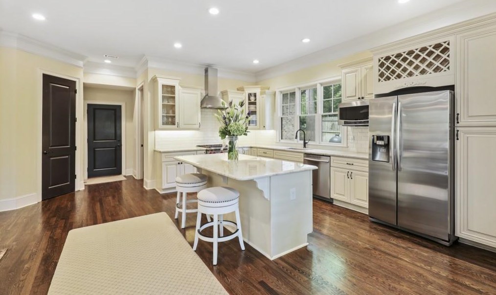 4805 Northway Dr, Atlanta GA  30342-2425 exterior