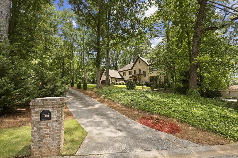 4805 Northway Dr, Atlanta GA  30342-2425 exterior