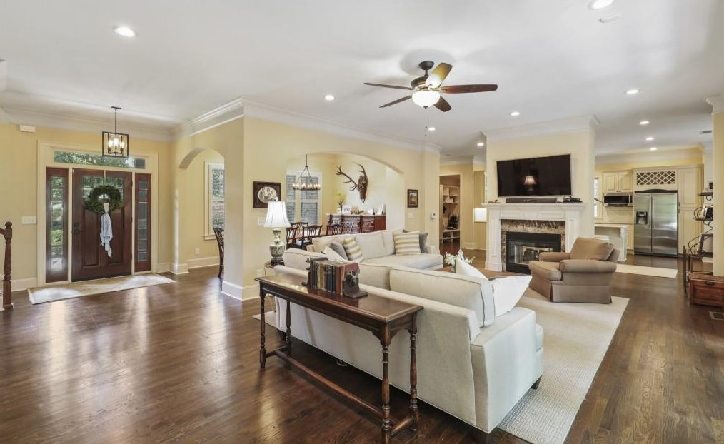 4805 Northway Dr, Atlanta GA  30342-2425 exterior