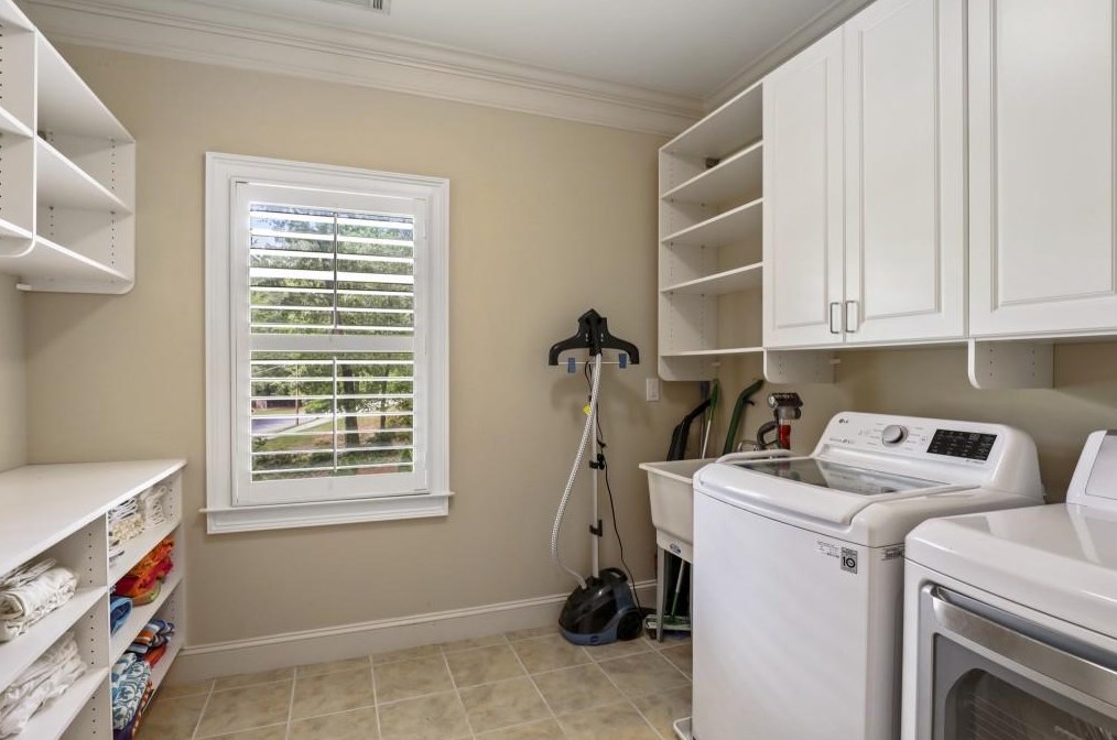 4805 Northway Dr, Atlanta GA  30342-2425 exterior