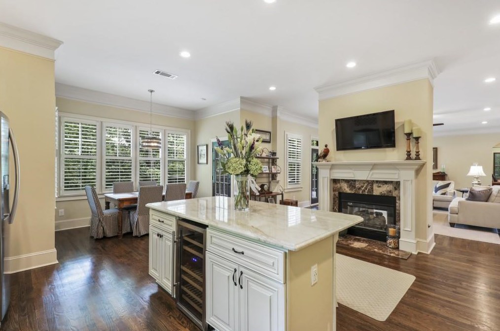 4805 Northway Dr, Atlanta GA  30342-2425 exterior