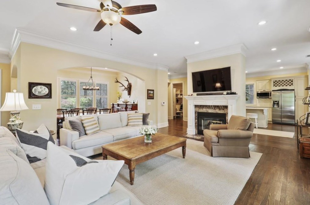 4805 Northway Dr, Atlanta GA  30342-2425 exterior