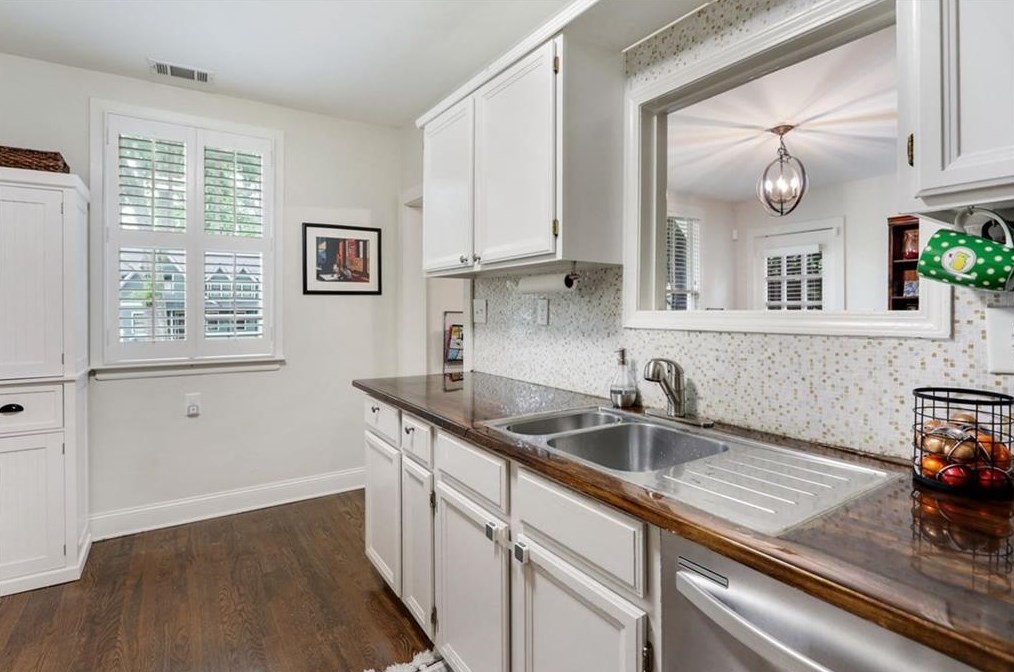 232 Mount Vernon Dr, Decatur GA  30030-1607 exterior