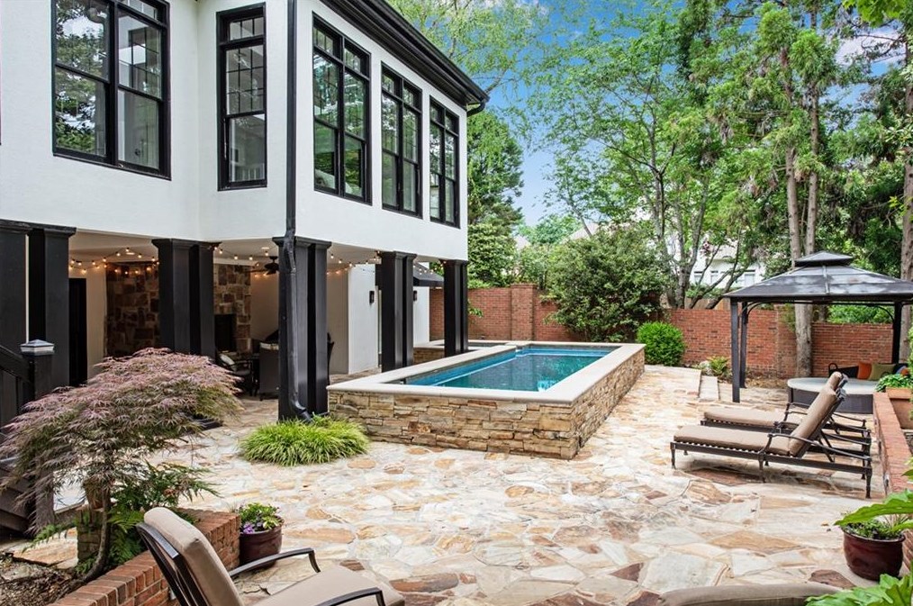 220 Windsor Gate Cv, Atlanta GA  30342-2864 exterior