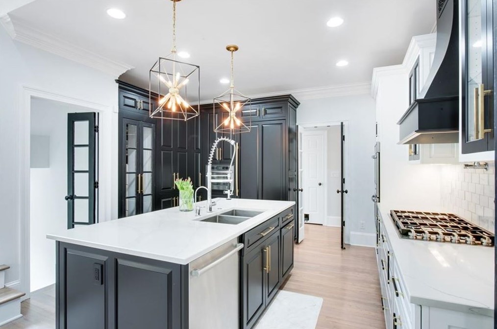 220 Windsor Gate Cv, Atlanta GA  30342-2864 exterior