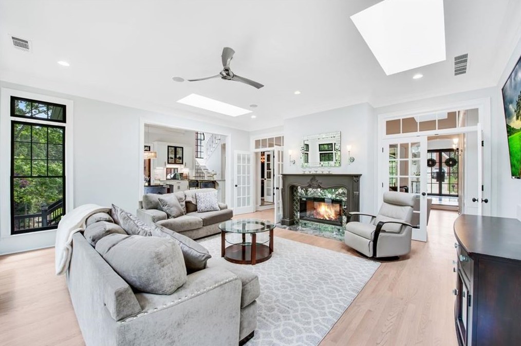 220 Windsor Gate Cv, Atlanta GA  30342-2864 exterior