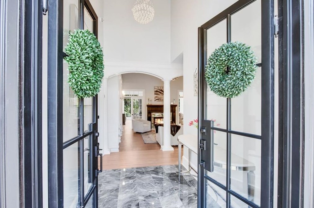 220 Windsor Gate Cv, Atlanta GA  30342-2862 exterior
