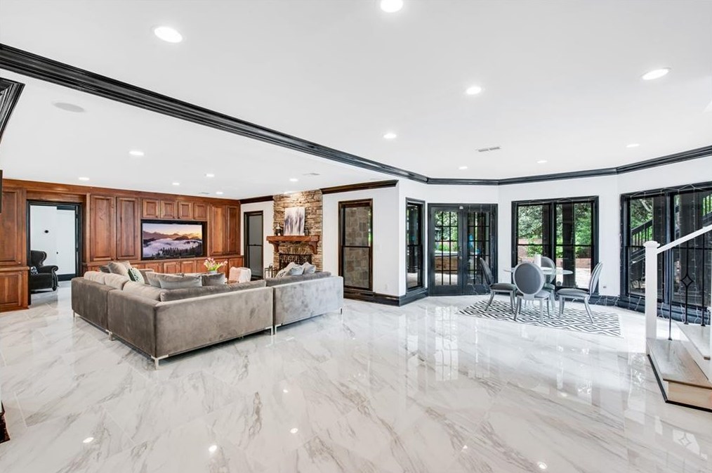 220 Windsor Gate Cv, Atlanta GA  30342-2864 exterior