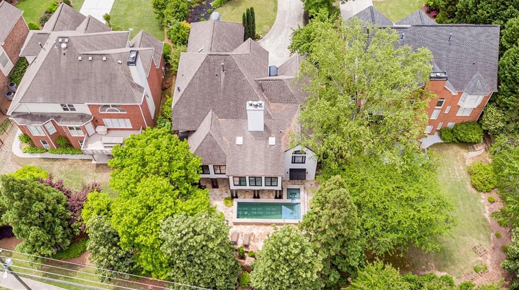 220 Windsor Gate Cv, Atlanta GA  30342-2864 exterior