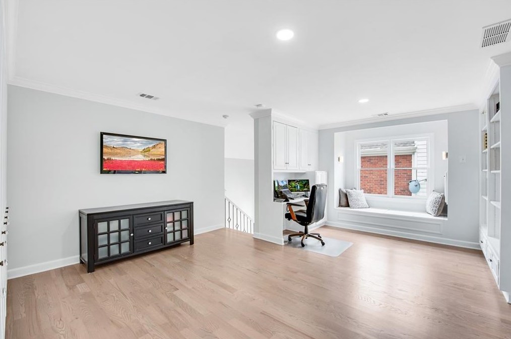 220 Windsor Gate Cv, Atlanta GA  30342-2864 exterior