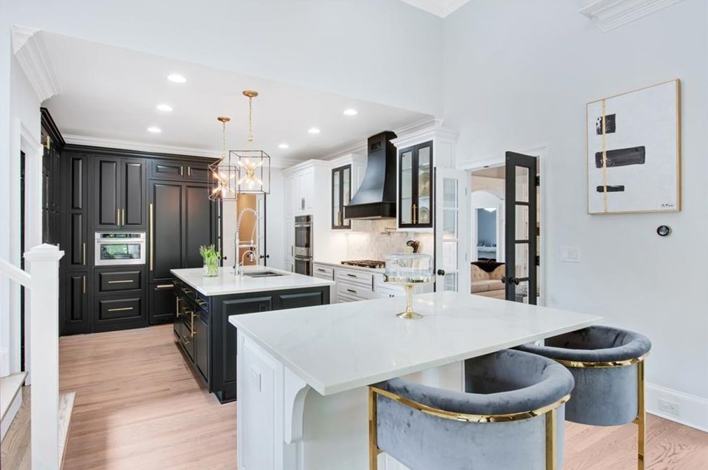 220 Windsor Gate Cv, Atlanta GA  30342-2864 exterior