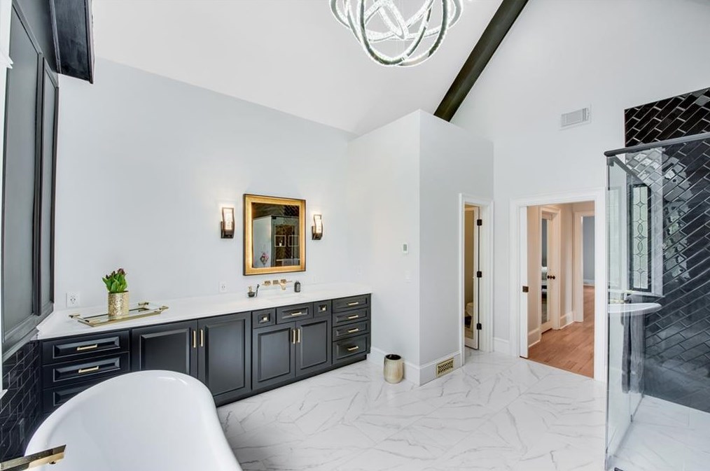 220 Windsor Gate Cv, Atlanta GA  30342-2864 exterior