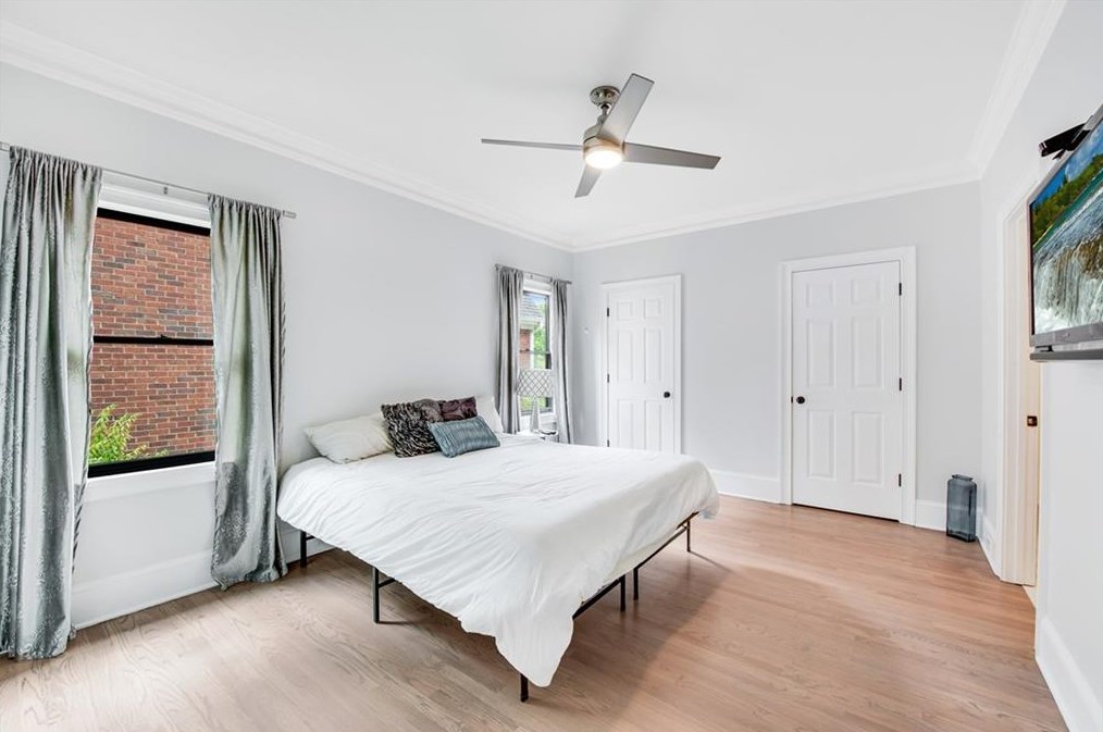 220 Windsor Gate Cv, Atlanta GA  30342-2864 exterior