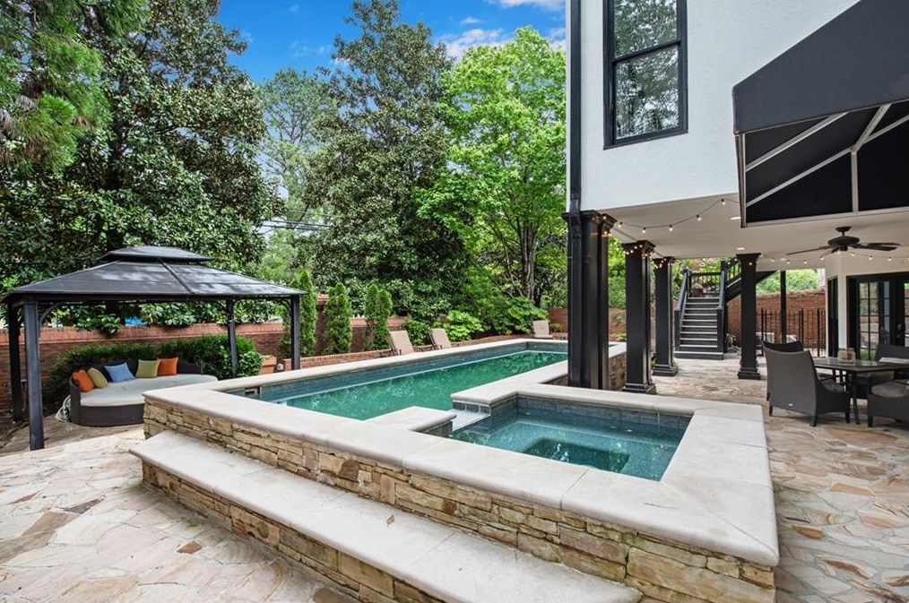 220 Windsor Gate Cv, Atlanta GA  30342-2864 exterior