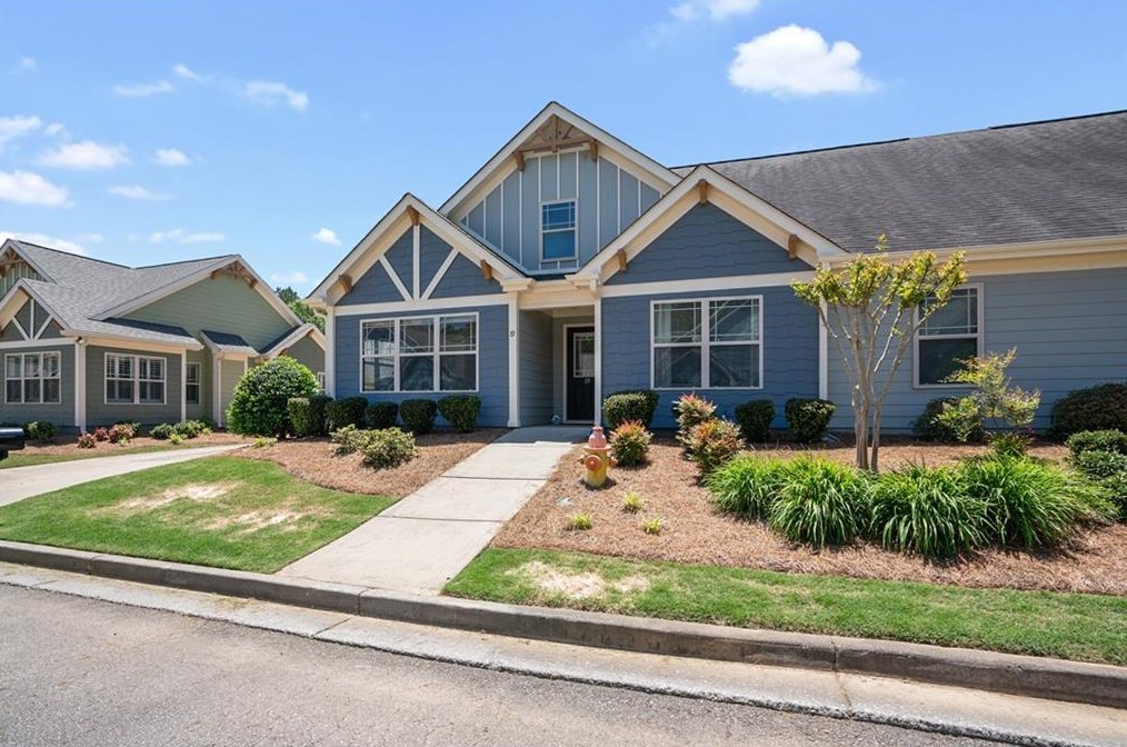 19 William Dr Ne, White, GA 30184