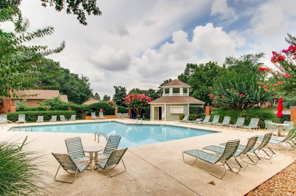 107 Mary Gay Ct, Decatur GA  30030-2904 exterior