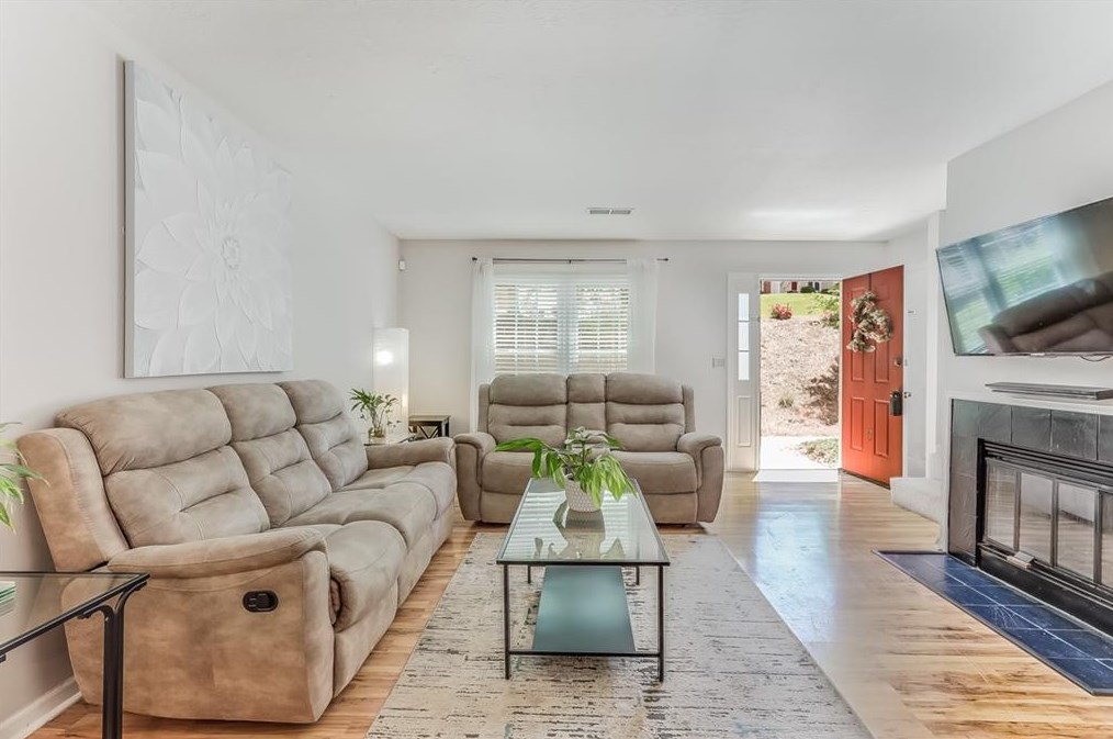 163 Holcomb Ferry Rd, Roswell, GA 30076-2036