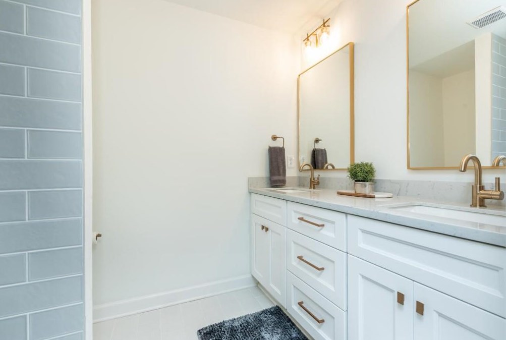 2918 Lowrance Dr, Decatur GA  30033-5821 exterior