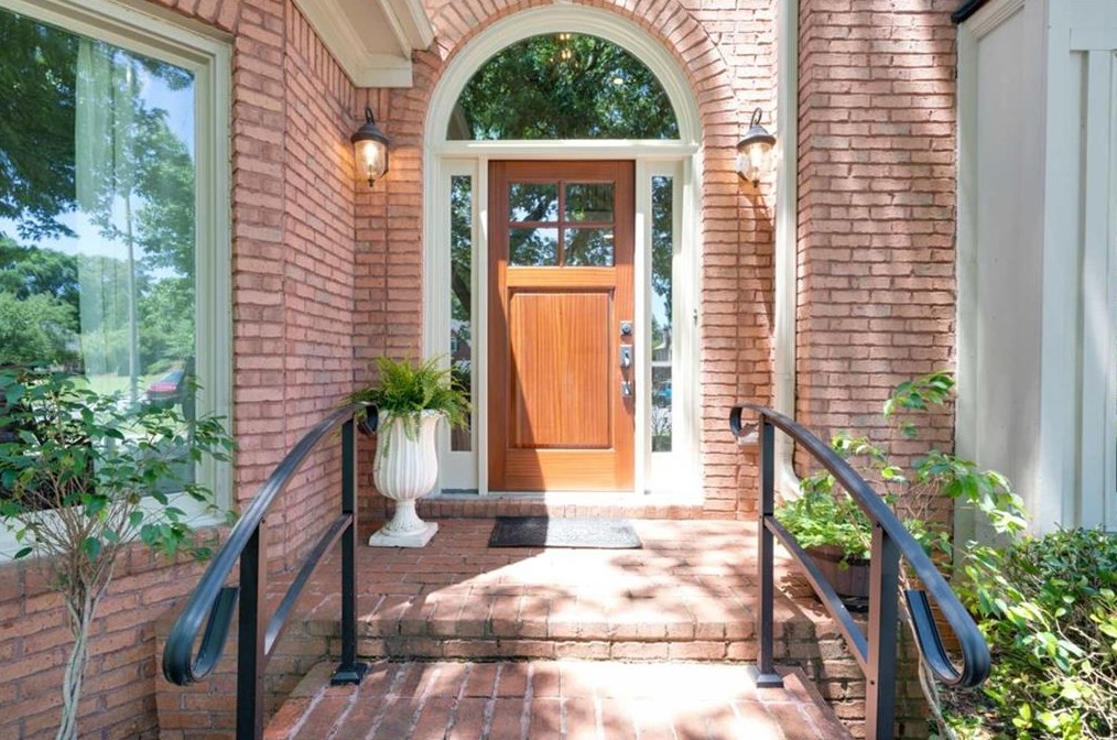 565 Glynn Meadow Ln, Roswell, GA 30075-7105