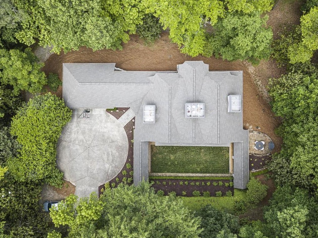 7 Wesley Rdg, Atlanta GA  30327-2042 exterior