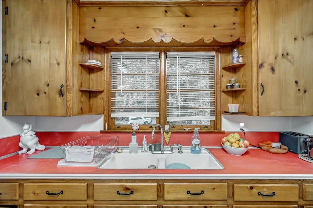 570 Pineneedle Rd, Athens GA  30606-2722 exterior