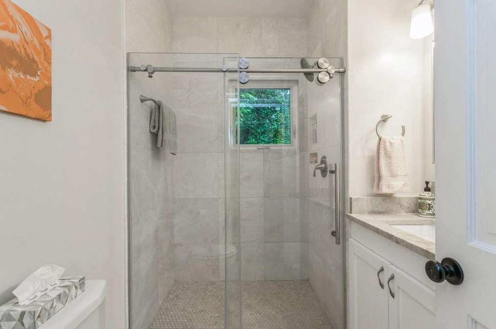 6 Wimberly Ct, Decatur GA  30030-2802 exterior