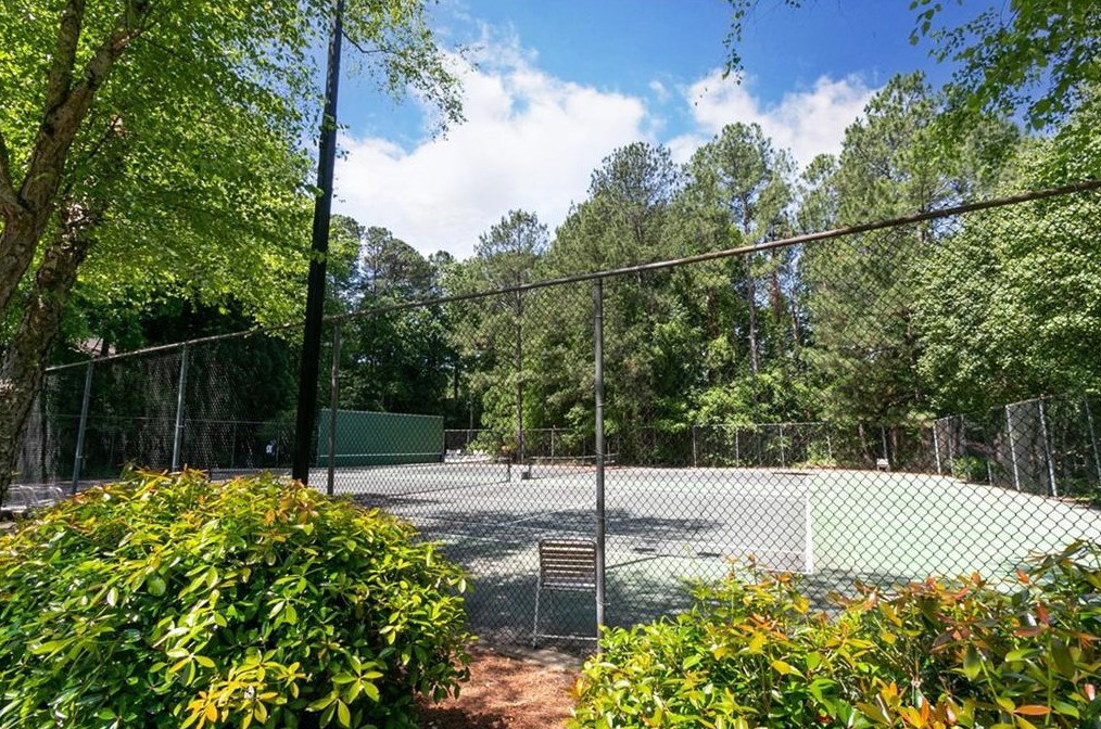 506 Tuxworth Cir, Decatur GA  30033-5618 exterior