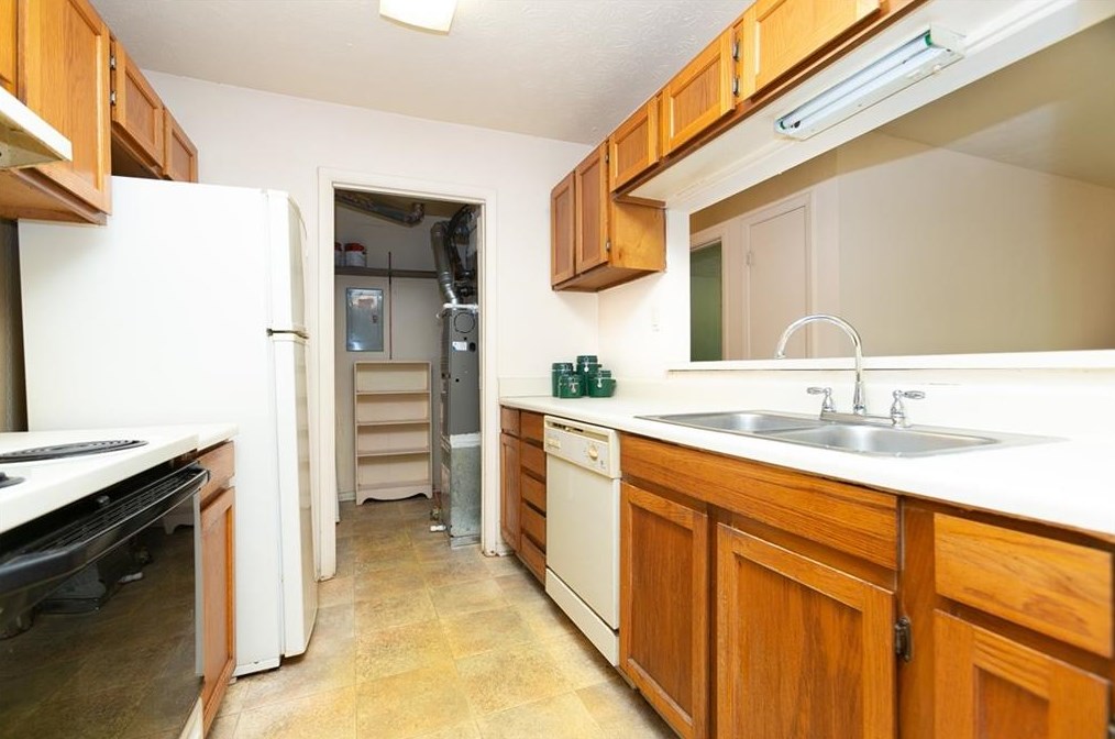 506 Tuxworth Cir, Decatur GA  30033-5618 exterior