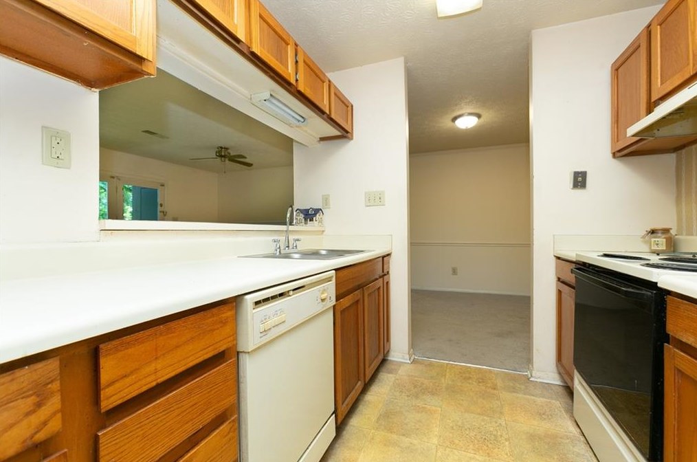 506 Tuxworth Cir, Decatur GA  30033-5618 exterior